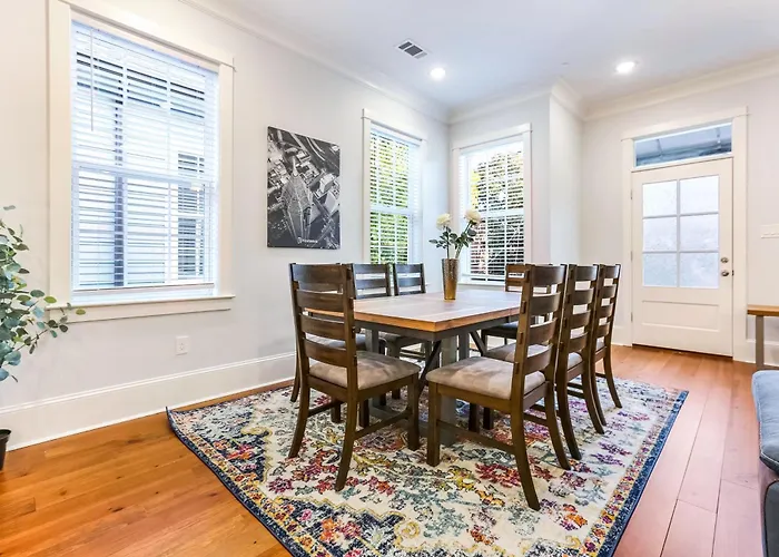 Stunning 4BR-5BR near Frnch Quarter Luxury Homes by Hosteeva